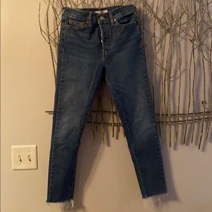 Levi button fly Wedgie Skinny Jeans 👖 💕